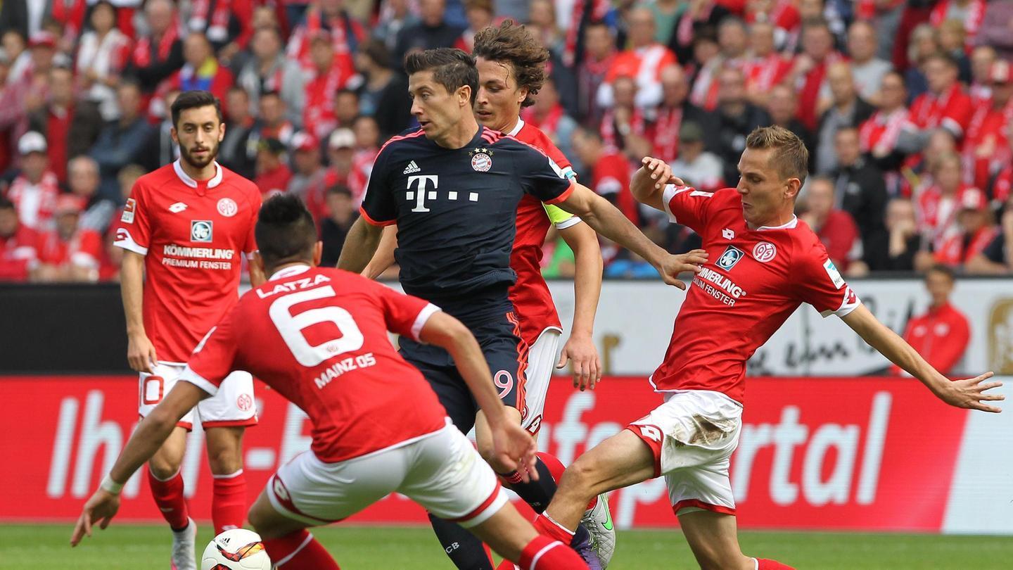 三角洲玩家，韦世豪晒自己在航天基地摸出非洲之心（自称三角洲玩家，韦世豪晒照：在航天基地摸到“非洲之心”）