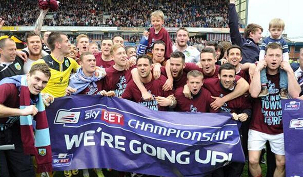 欧冠战报：孔德双响，克瑙夫破门，巴塞罗那2-1法兰克福（欧冠速递：孔德梅开二度，克瑙夫建功，巴萨2-1力克法兰克福）