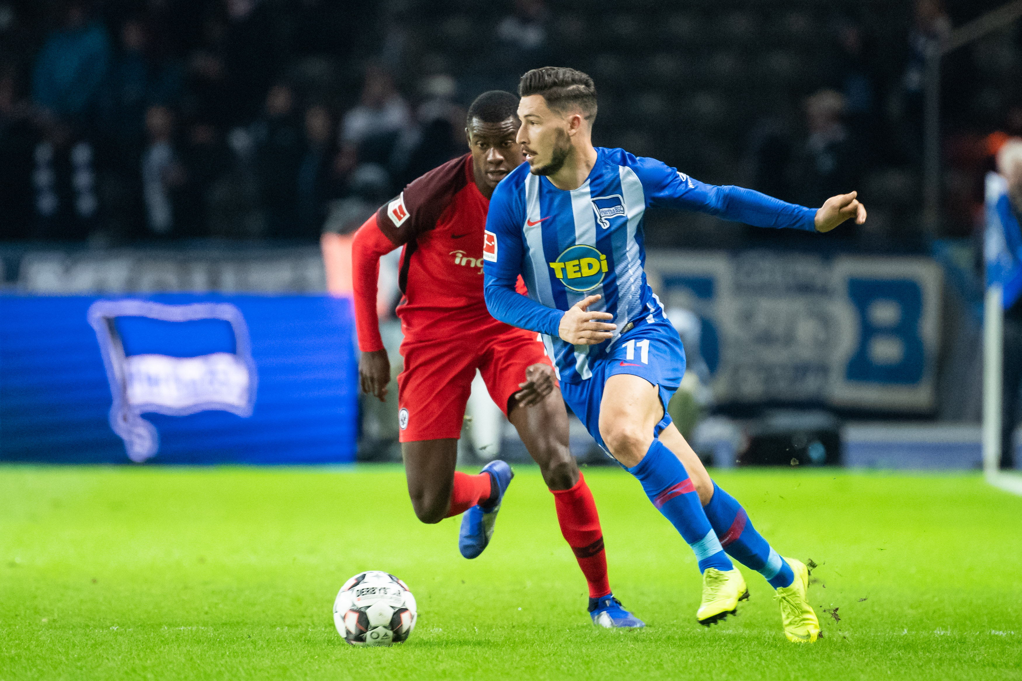 意甲积分榜：米兰凭净胜球领跑，前四只差1分，尤文仍第7（意甲积分形势：米兰以净胜球登顶，前四仅差1分，尤文依旧第7）