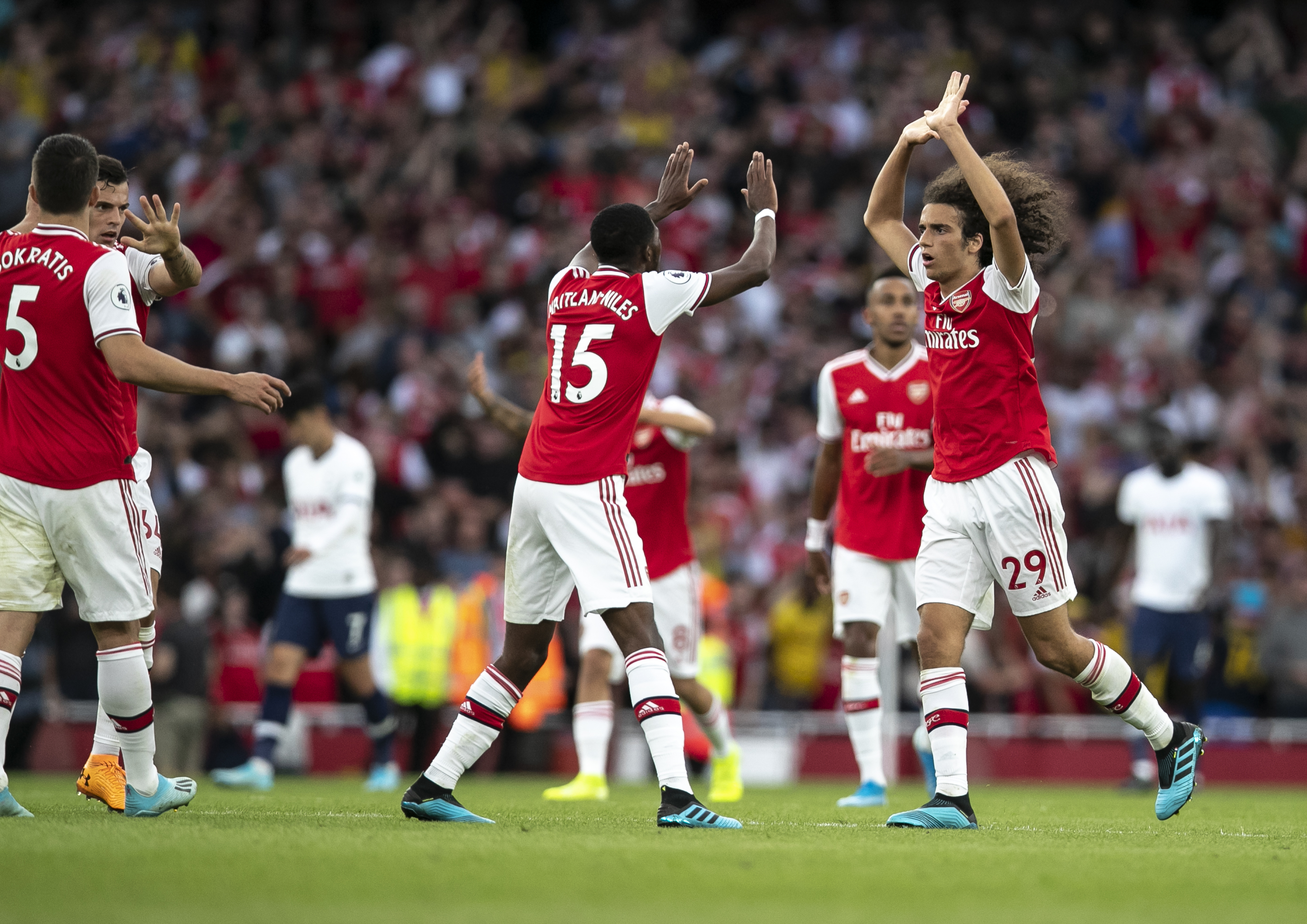 皇家社会继续黑马表现