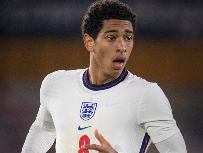 足球欧洲杯训练场出现意外，球员脚踝受伤