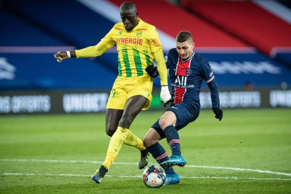 队报：卡马文加与孔德均缺席了法国队周二晚间的全队合练（队报：卡马文加与孔德双双缺席法国队周二晚间合练）