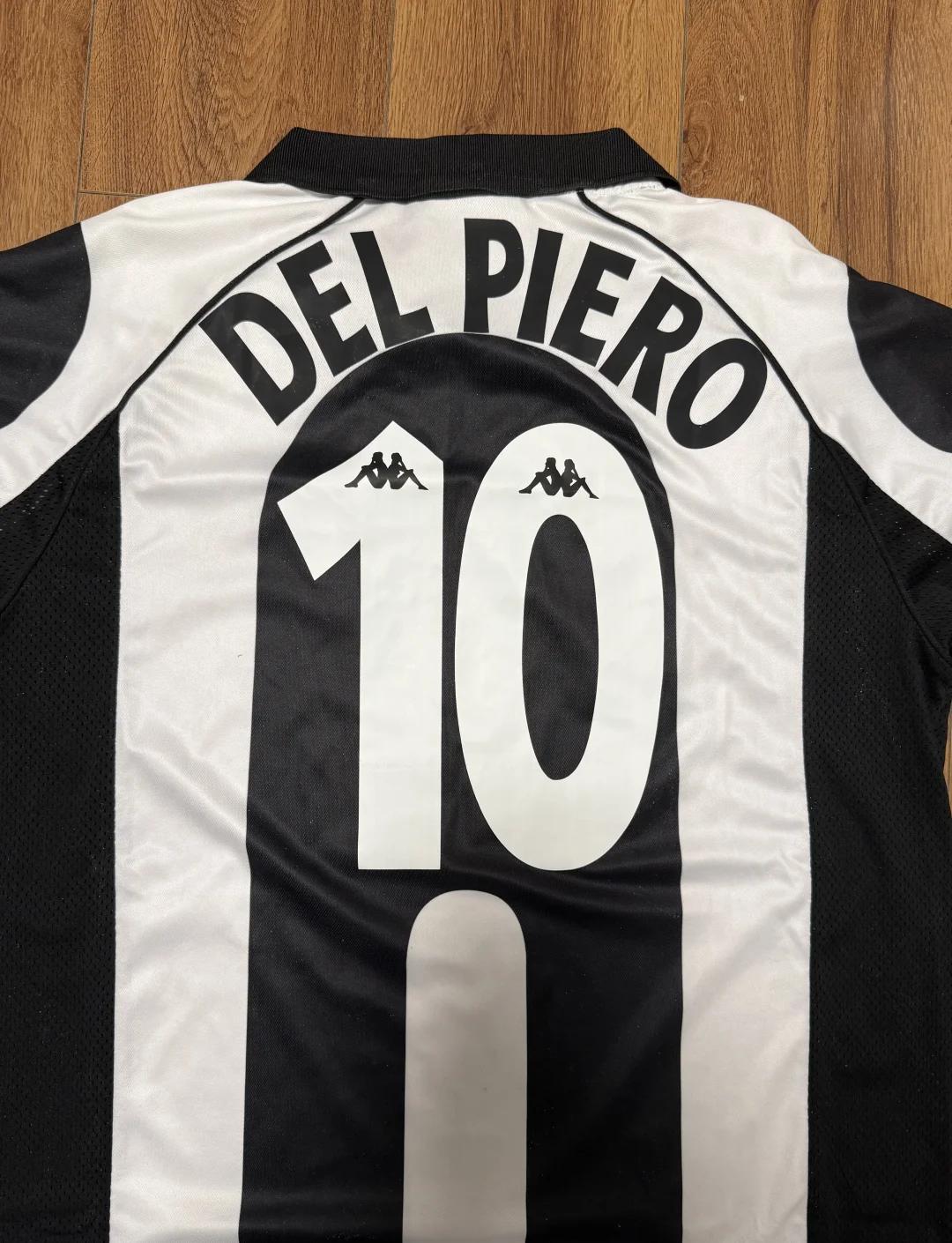 布莱顿发布三笘薰手持二战时日本侵略者照片的图片，如今已删除道歉但限制评论