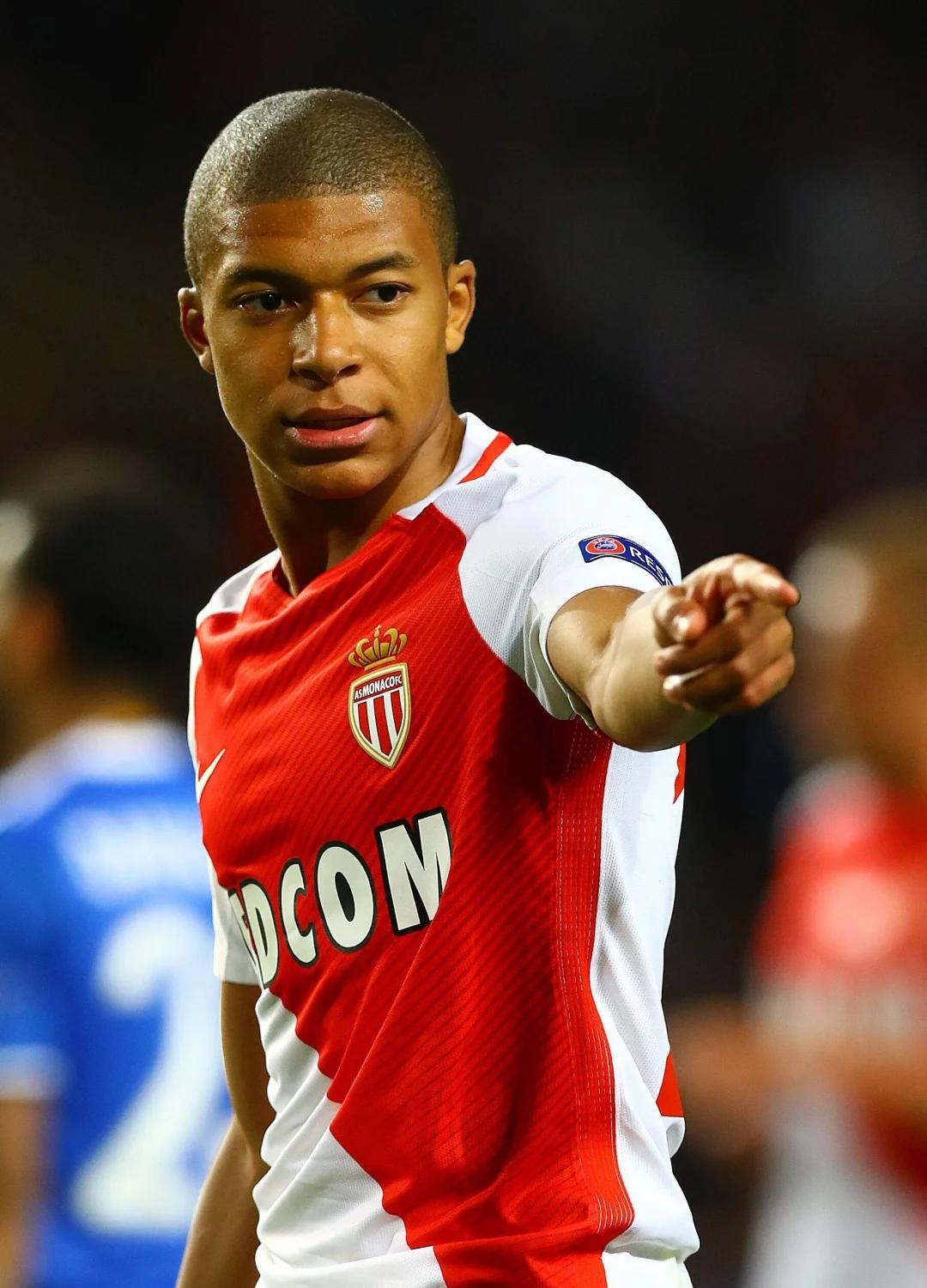 米体：斯帕莱蒂准备重新整合现有球员，由三中卫变阵四后卫（米体：斯帕莱蒂计划整合现有阵容，阵型从三中卫改为四后卫）