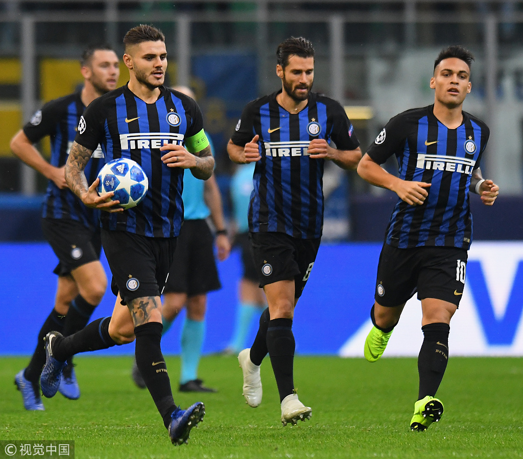 北雪平球迷向场内投掷烟花，瑞典超甲升级附加赛被迫中断（北雪平球迷投掷烟花致瑞典超甲升级附加赛中断）