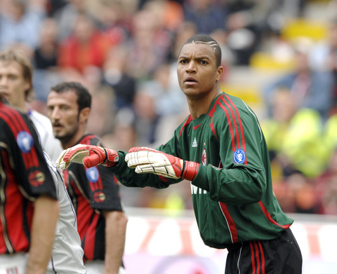 记者：金泉尚武未来将被一分为二，球员离队但管理层留在金泉（记者称金泉尚武或将分拆为两部分：球员离队，管理层留守金泉）