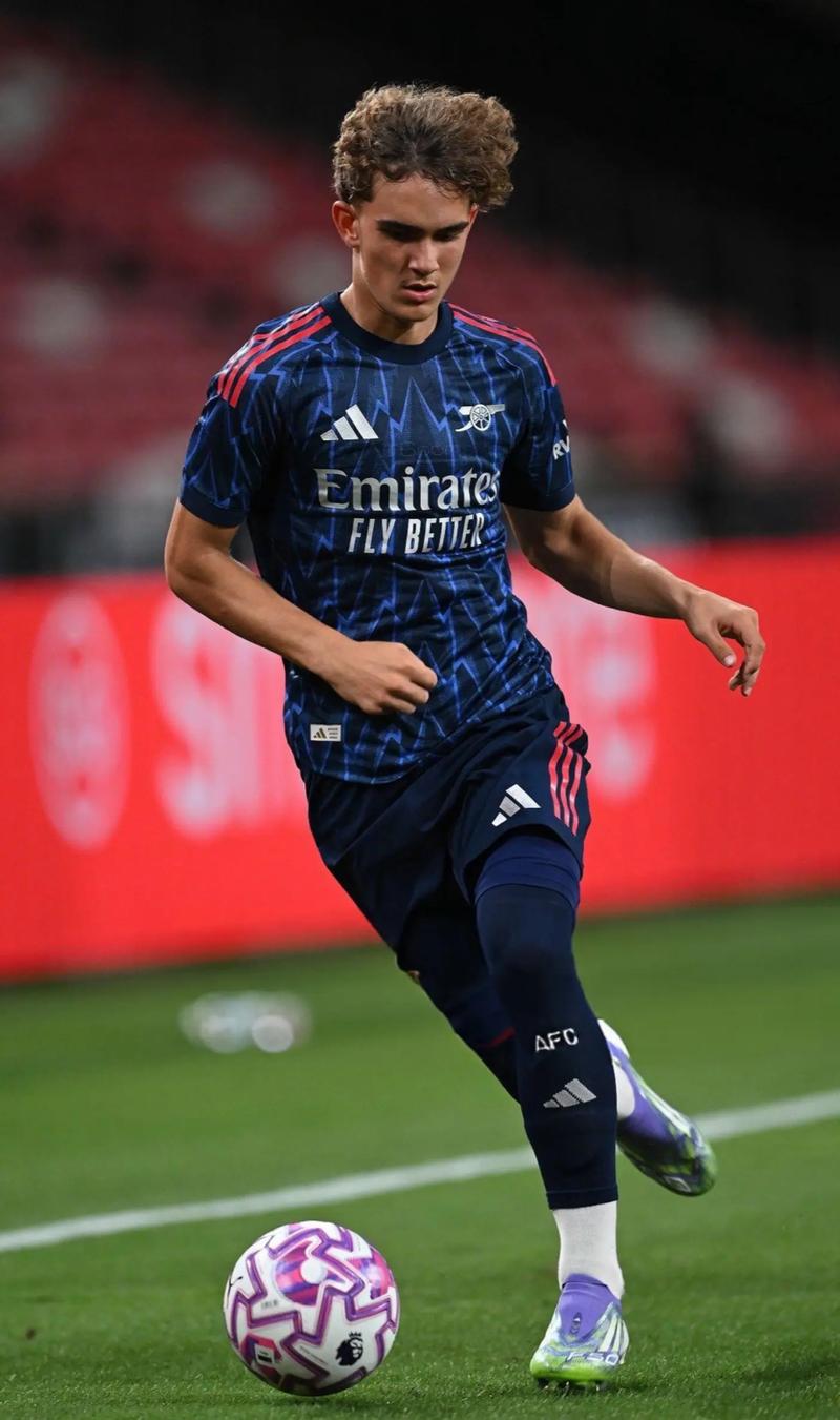 你们猜猜巴扎黑最喜欢带哪顶帽子？（猜猜看，巴扎黑最钟爱哪顶帽子？）