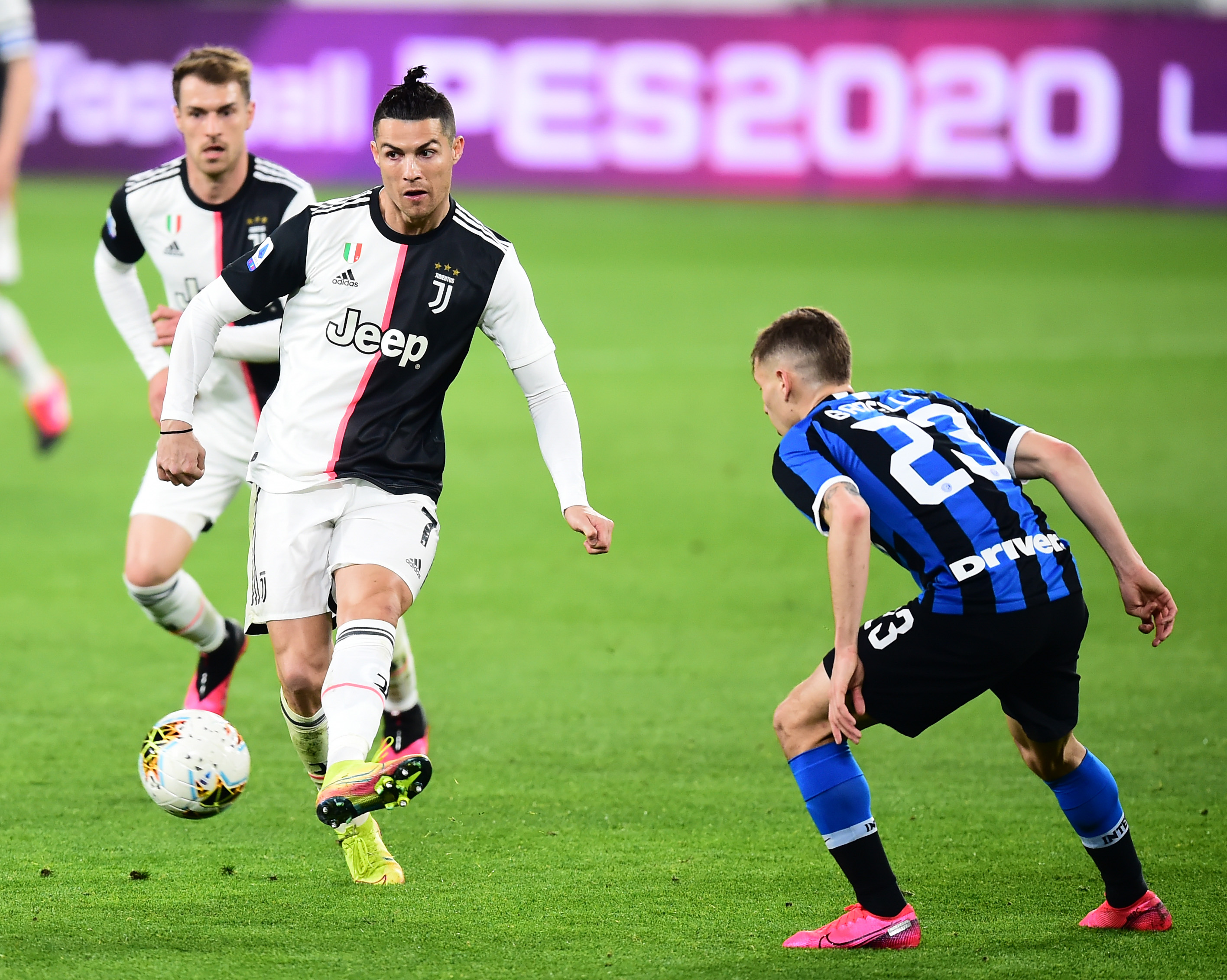 赫拉德-马丁：我知道随时可能轮到我踢中卫，今天再合适不过（赫拉德-马丁：随时待命踢中卫，今天正当其时）