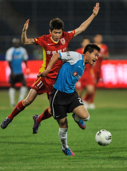 米体：维卡里奥因被自家球迷嘘而失望，考虑加盟国际米兰（米体：遭主队球迷嘘声打击，维卡里奥失望并考虑转投国际米兰）