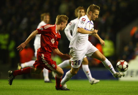 萨拉赫欧冠遭除名！利物浦内讧升级，功勋巨星与俱乐部彻底决裂（欧冠名单不见萨拉赫！利物浦风波加剧，功勋巨星与俱乐部分道扬镳）