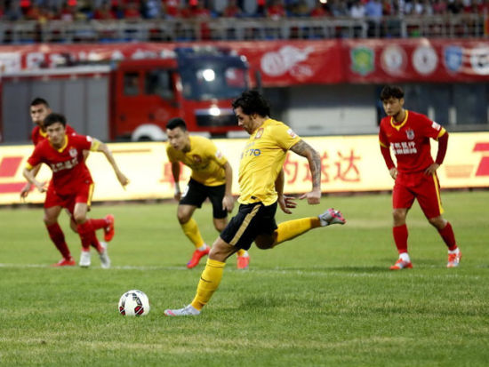 阿森纳欧冠遇马竞铁血防守 数据：枪手利刃破敌（欧冠硬碰马竞铁壁，数据称枪手锋芒可破阵）