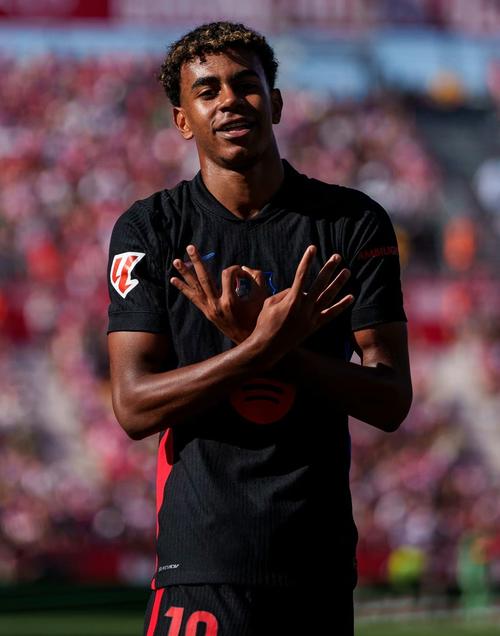 仅用398分钟就送出5次助攻！谢尔基效率超B费领跑英超（398分钟5助攻，谢尔基效率力压B费，登顶英超）