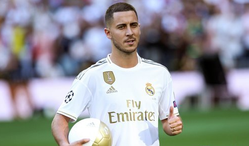 迪乌夫：过去我从没踢过右路，但只要能帮助球队我都愿意去做（迪乌夫：虽未踢过右路，只要有利球队我愿意尝试）