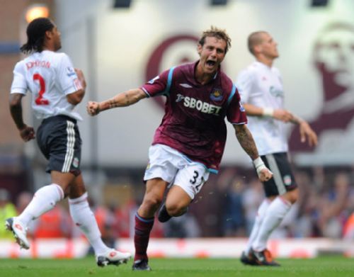 女亚冠联半场：王霜梅开二度，武汉车谷江大2-0东孟加拉女足（女亚冠半场战报：王霜双响，武汉车谷江大2-0领先东孟加拉女足）