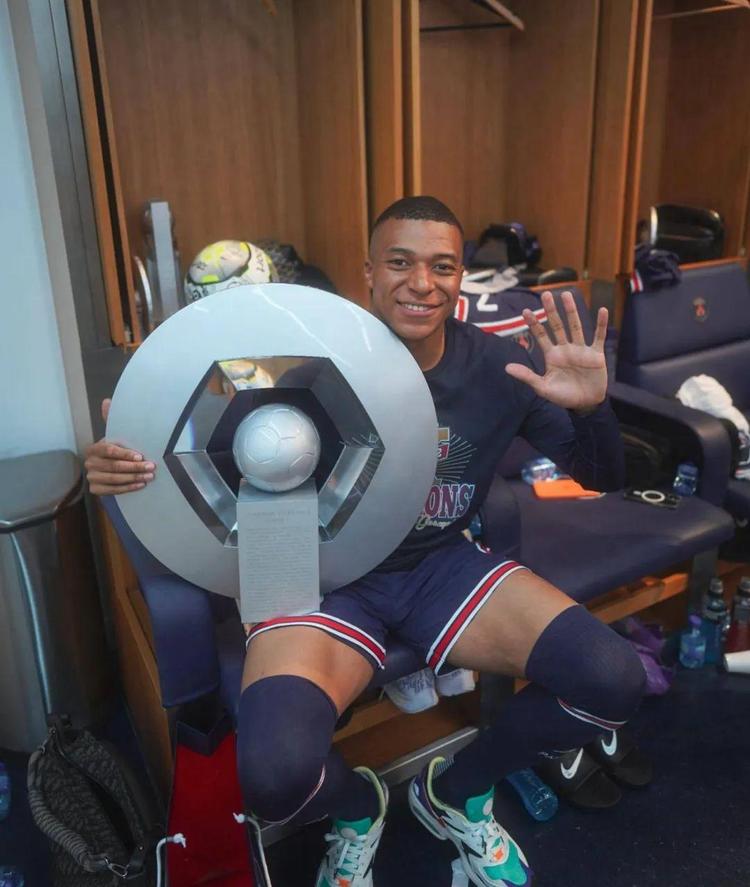 官方：西班牙队补召巴列卡诺前锋德弗鲁托斯进入大名单（官宣：西班牙队递补征召巴列卡诺前锋德弗鲁托斯入选大名单）