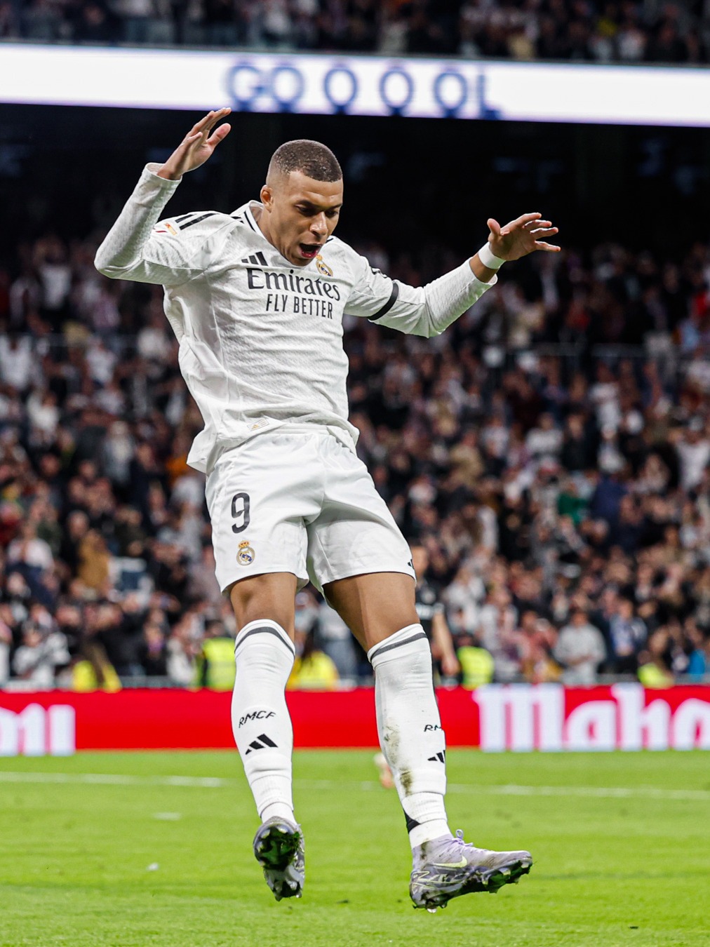 湖人替补球员发挥出色，贡献关键数据