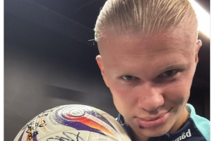 在空中直上直下：福法纳对阵巴萨个人集锦（腾空制霸：福法纳对阵巴萨高光时刻）