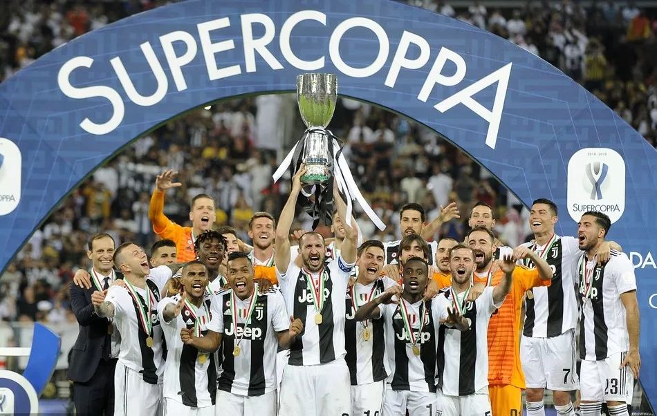 太阳报：贝克汉姆在一家高档酒吧举办派对，庆祝自己封爵