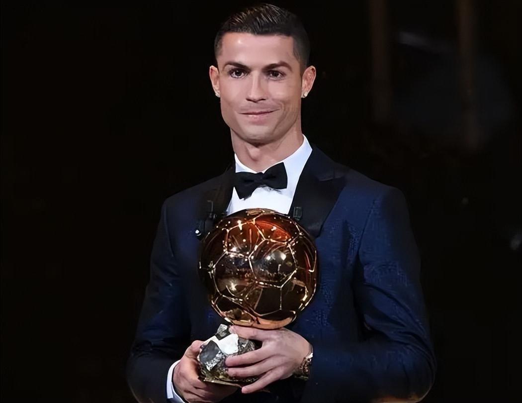 值得敬佩，凯拉特十名球迷远征近5000公里，在丹麦为球队助威