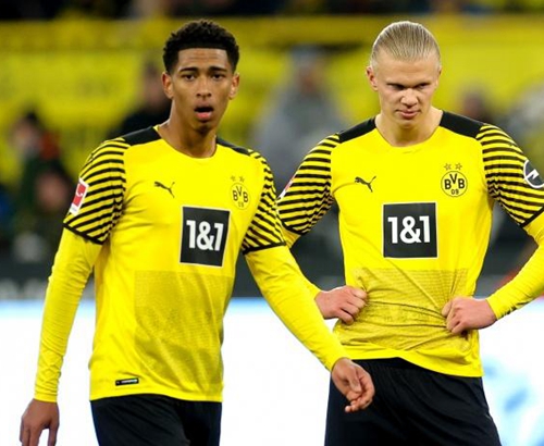 北京时间12月10日晚18：00，亚冠精英联赛东亚区小组赛将迎来一场决定出线命运的关键对决。（亚冠精英联赛东亚区小组赛生死战将于北京时间12月10日18：00打响）