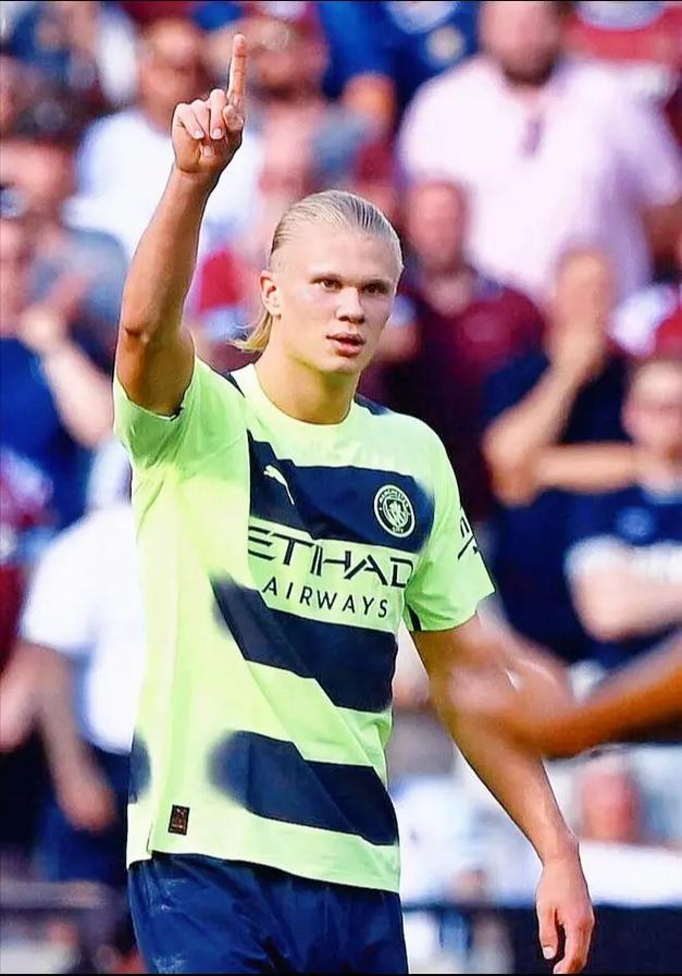 WBC正式批准乌西克迎战维尔德，重量级大战一触即发！（WBC官宣乌西克对阵维尔德，重量级巅峰之战即将上演）