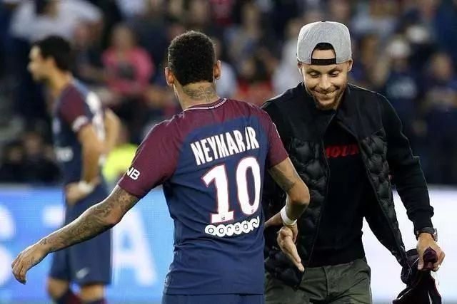 半场战报：云达不莱梅0-1沃尔夫斯堡，斯万贝里破门（半场：沃尔夫斯堡1-0领先云达不莱梅，斯万贝里建功）